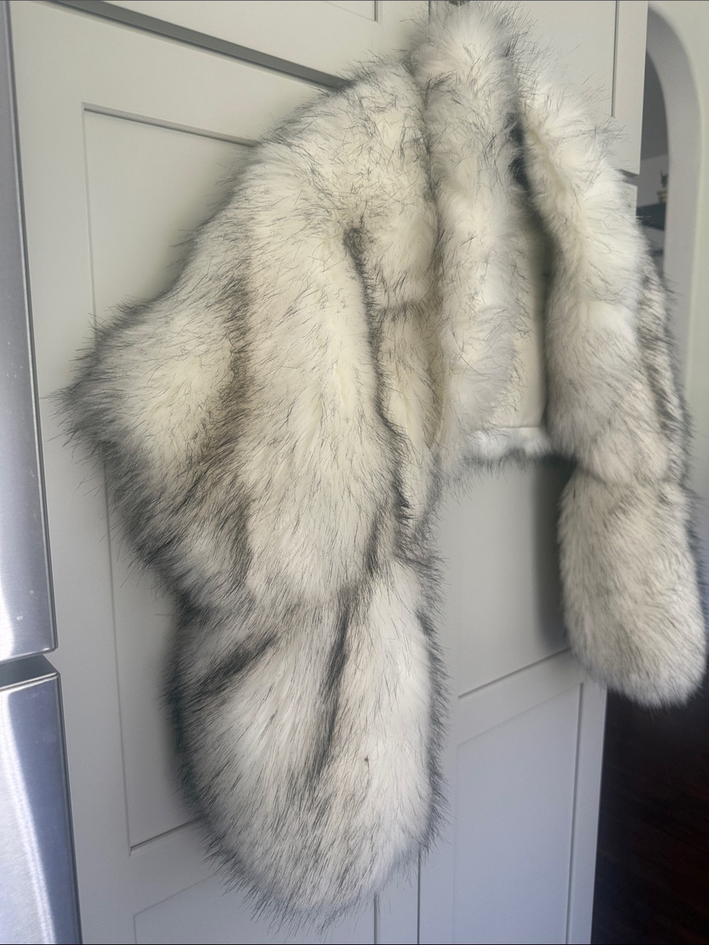 Faux Fur White Shrug Vest by BABEYOND - Picture 6 of 12